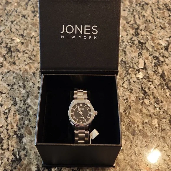 Watch - Picture 1 of 4